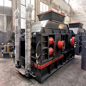 1500*1000全液壓對輥制砂機設備發往江西