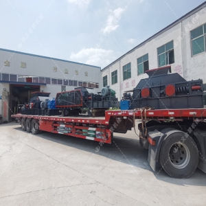 1200*1200雙齒輥破碎機，兩臺900*900軌道移動雙齒輥破碎機發往云南