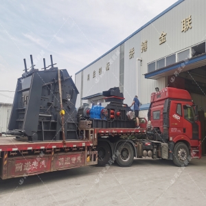 1000*700液壓對輥制砂機，1210反擊破發往四川