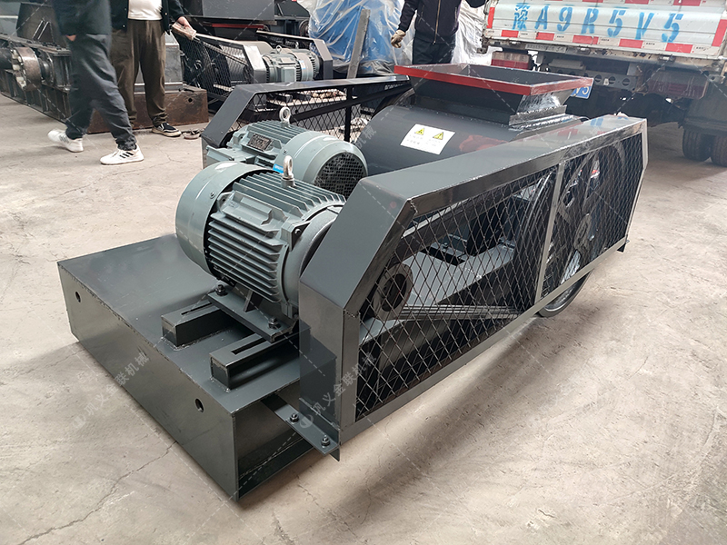 煤矸石雙齒輥破碎機的出料粒度能達(dá)到多少？產(chǎn)量多大？