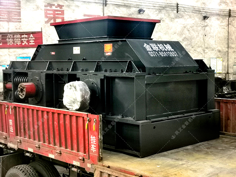 1500x1000型鵝卵石破碎機 兩臺大型破碎機發往新疆