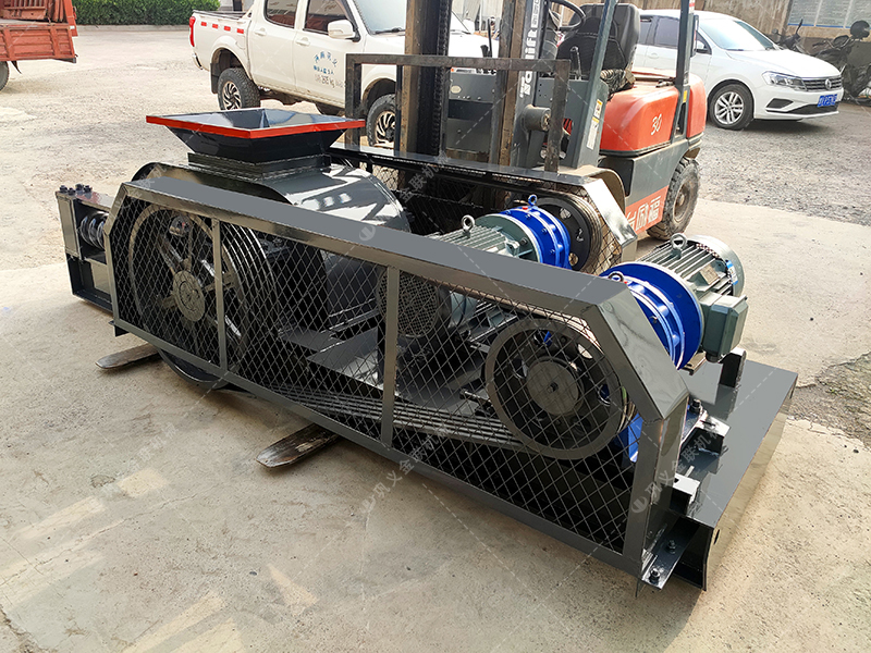 2PG400x400對輥破碎機生產(chǎn)線發(fā)往非洲馬達加斯加