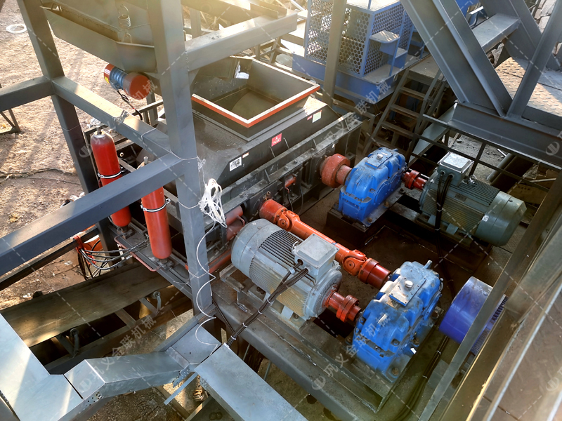 面對紅磚、砂漿等建筑廢料，對輥制砂機為何能“對癥下藥”？